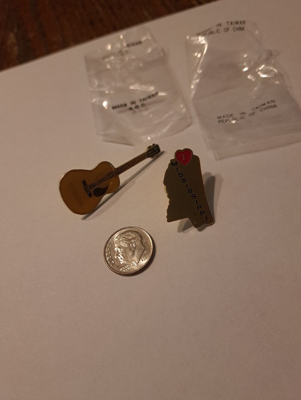 Lot 2 New Vintage Mississippi Souvenir State Pins Guitar Love MS pins NOS Sealed